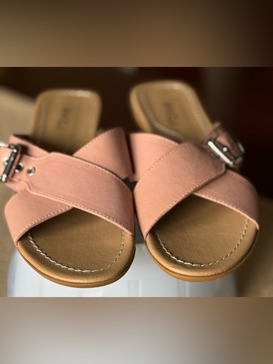 Vaneli leather slip on sandals sz 9.5